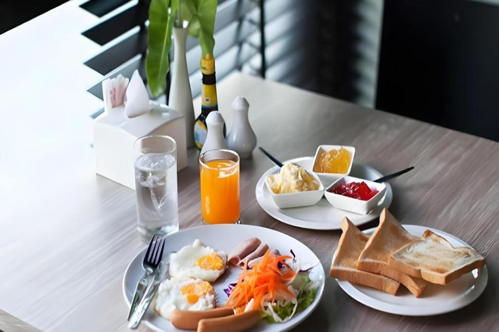 B2 South Pattaya Premier Hotel Екстериор снимка