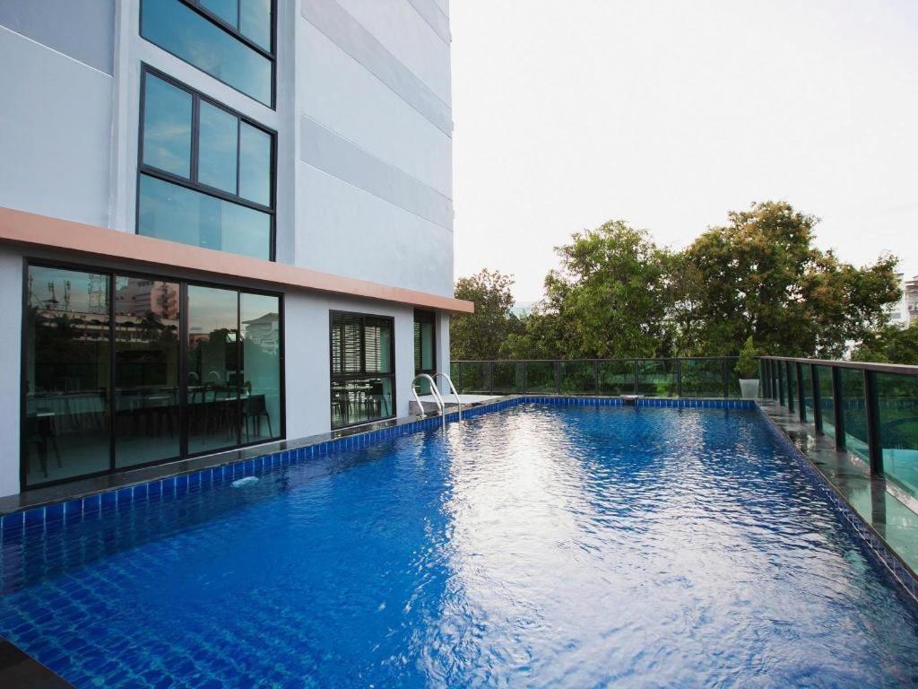 B2 South Pattaya Premier Hotel Екстериор снимка