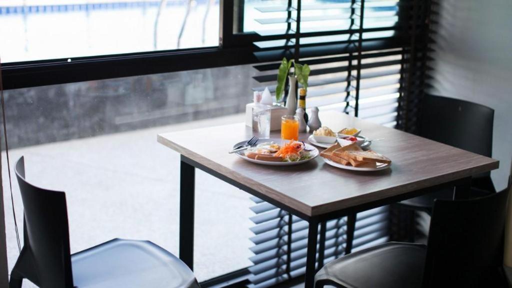 B2 South Pattaya Premier Hotel Екстериор снимка