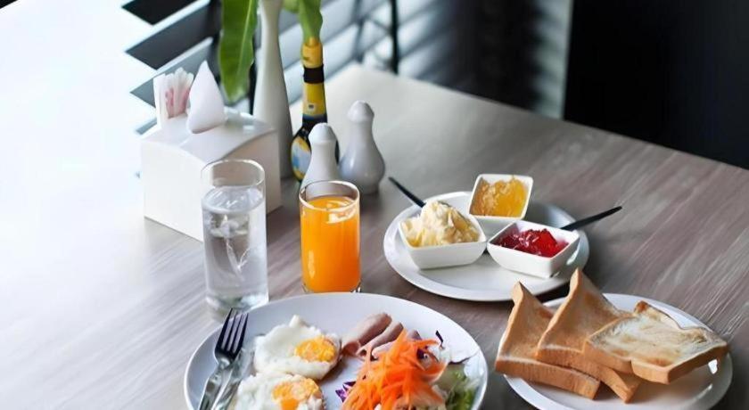 B2 South Pattaya Premier Hotel Екстериор снимка